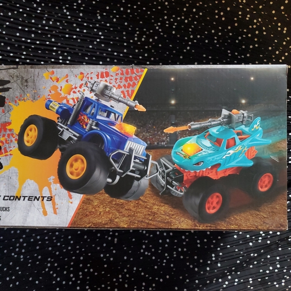 Battle Monster Truck Set / 2ct Trucks / Lights & Sounds Ages 5+
